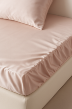 25 momų šilkinė patalynė iš natūralaus Mulberry šilko – SILK&SLEEP rausvos spalvos paklodė su guma